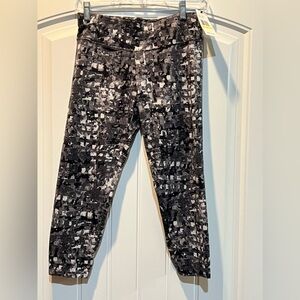 NWT Calvin Klein Cropped Ankle Leggings Size Medium